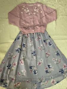 ノエラ　刺繍カーデと花柄スカートのセット