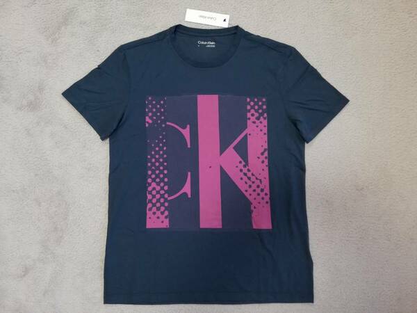 新品未使用！ カルバンクライン メンズ グラフィック ckロゴ Tシャツ Ｍサイズ ブルーグレー/ピンク 半袖 カットソー Calvin Klein
