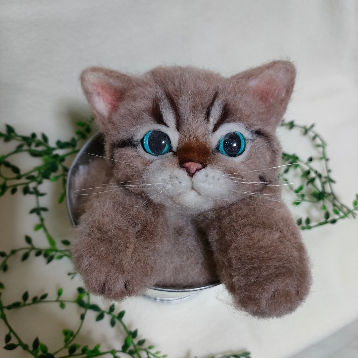 ekomimi 羊毛フェルト猫 バケツにすっぽり ネコ ハンドメイド 子猫 置物 インテリア オブジェ, おもちゃ, ゲーム, ぬいぐるみ, 羊毛フェルト