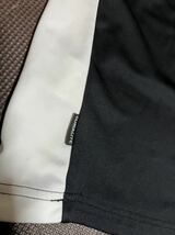 超美品adidas黒、白、ロゴ白（刺繍）ライン白３本、半袖ストレッチトップス　サイズL_画像8