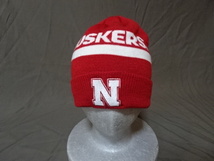 激レア USA購入 富永啓生在籍【adidas】製 USカレッジ ネブラスカ大学 ハスキーズ【Nebraska Huskers】ロゴ刺繍入りニットキャップ中古良品_画像1