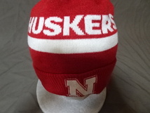 激レア USA購入 富永啓生在籍【adidas】製 USカレッジ ネブラスカ大学 ハスキーズ【Nebraska Huskers】ロゴ刺繍入りニットキャップ中古良品_画像3