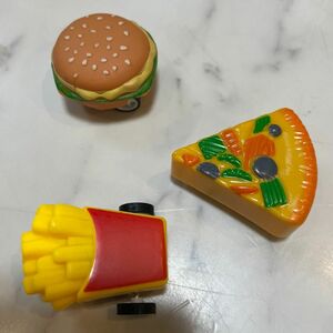 ハンバーガー、ピザ、ポテトのフルバックカー