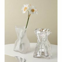 北欧風　飾り物　人気　花瓶　セラミック置物　クリーム風　　花器　生け花　ガラス器具　ねじれ形　ホワイト
