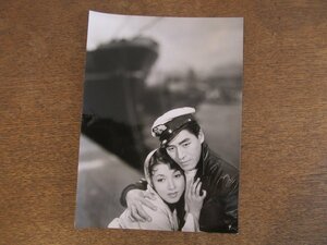 2308MK●映画スチル写真「別れの波止場」東宝/1958昭和33●春日八郎/北川町子●スチール写真/モノクロ/サイズ:約15cm×11cm