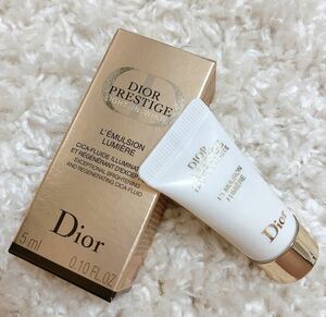 新品未使用　今月入手　dior ディオール プレステージ ホワイトリンクル エマルジョン ルミエール サンプル 5ml