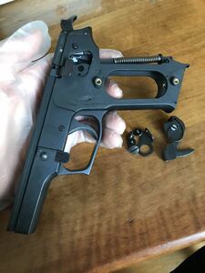 タナカ　P220 9mm拳銃　旧型　ガスブローバック　ABS樹脂製　フレームユニット　一部破損あり