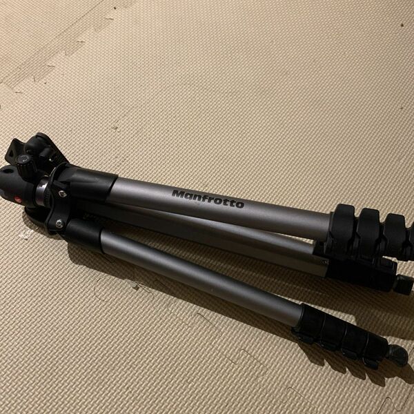 Manfrotto COMPACTアドバンス三脚