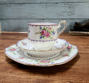  rare * Britain Vintage Royal Albert ROYAL ALBERT small po one PETIT POINT Trio cup & saucer plate floral print embroidery pattern gold paint 5