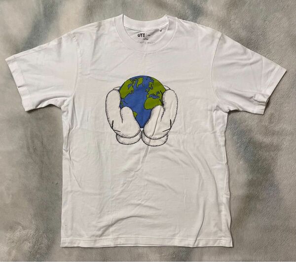 UNIQLO x kaws コラボ チャリティー Tシャツ　M サイズ "PEACE FOR ALL"