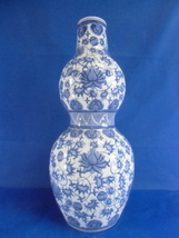 時代物、中国美術、大型染付瓶、青花草紋絵図、高さ６２ｃｍ_画像1