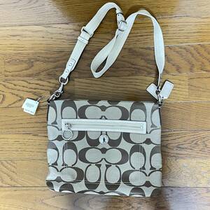 ★111 プレゼントに！新品タグ付き COACH ななめがけ crossbody シグネチャーUSA直営店購入★コーチF14869カーキXベージュロングショルダー