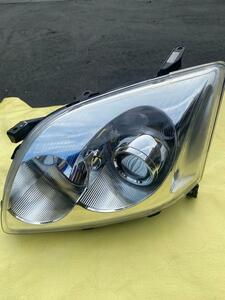  Avensis AZT250 head light left B16