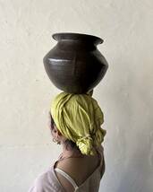 インド アンティーク 銅製 壺 ツボ 水瓶 トライバル 民族 少数民族 花器　器 銅 古銅　オブジェ　インテリア　アート　置物　ハンドメイド_画像1
