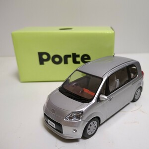 トヨタ　カラーサンプル　ミニカー　1/30　ポルテ　Porte 色見本　ディーラー展示用　未使用 シルバーメタリック　1F7