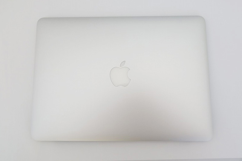 Apple/MacBook Air/13.3ワイドTFT /Core i5 1.6GHz/SSD 256GB/メモリ