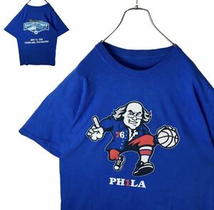希少デザイン古着！76ersバスケットボールビッグプリントTシャツゆったりサイズ