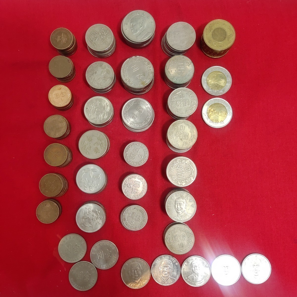 おトク情報がいっぱい！ 台湾コイン 180枚 1630ドル 旧貨幣/金貨/銀貨