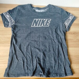 ナイキ　DRY-FIT THE NIKE TEE Ｔシャツ　　　（女性用Lサイズ）