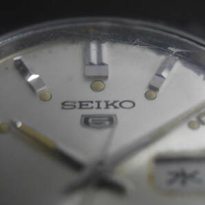 セイコー SEIKO ファイブ 5 23石 自動巻き 3針 デイデイト 5126-8010 男性用 メンズ 腕時計 V648 稼働品の画像3