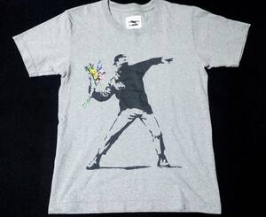 超美品 BANKSY flower bomber Tシャツ バンクシー 花束を投げる男 The GIFT Shop by Banksy イグジット・スルー・ザ・ギフトショップ