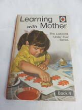 【洋書】Learning with Mother　Book4　ETHEL / HARRY WINGFIELD　1971年　The Ladybird 'Under Five' Series　アンティーク　絵本_画像1