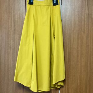 URBAN RESEARCH(アーバンリサーチ)カラータックフレアースカート イエロー