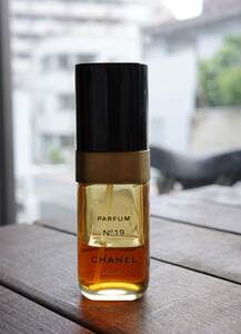 5907 CHANEL/No19/オードトワレ/シャネル/Parfums/香水/レディース/フレグランス/ディスプレイ