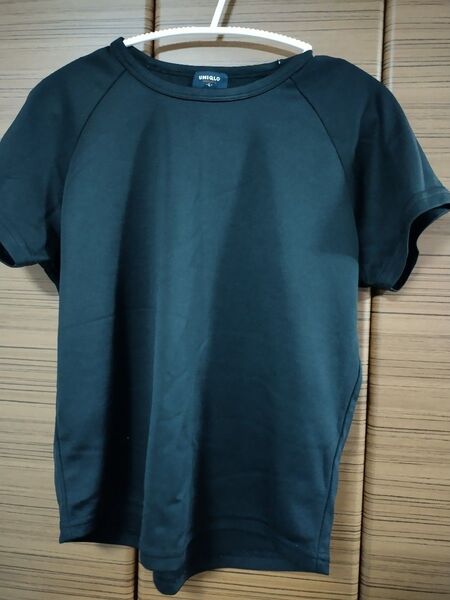 大きいサイズ L ユニクロ 黒 Tシャツ メッシュ ぴったり着るタイプ Mサイズとして着用したほうがいいかも【複数購入割引あり】