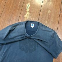 pretty green プリティーグリーン Tシャツ 2 ロゴ 日焼け有り a1_画像2