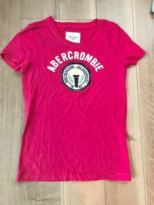 Abercrombie & Fitch アバクロ　ロゴアップリケTシャツ　ピンク
