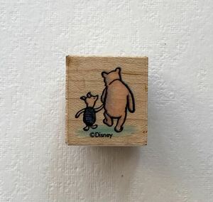 クラシックプー　ALL NIGHT MEDIA　木製　スタンプ　Pooh & Piglet　後ろ姿のプーさんとピグレット