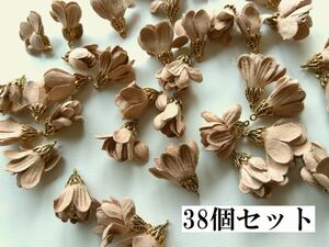  手芸用品う33-B■スエード調フラワータッセル38個セット金古美？くすみピンク■チャーム・ビーズ・アクセサリー等ハンドメイド手芸パーツ