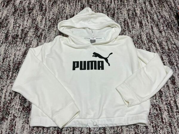 美品！Ｍサイズ　プーマ PUMA 長袖スウェットパーカー フーディ ショート丈トップス　白ホワイト スポーツウェア 　トレーナージャージ