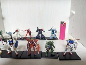 ガンダムフィギア　１２体