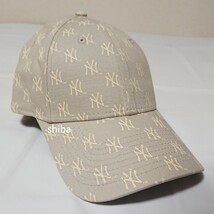 NEW ERA ニューエラ レディース 9FORTY キャップ 帽子 NY ヤンキース ベージュ クリーム 白 モノグラム 女性_画像2