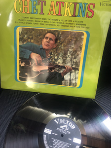 【THE BEST OF CHET ATKINS】1965年　LP レコード　14曲入り【23/07 メタル3A2】