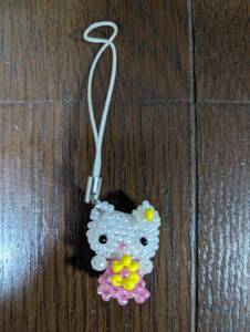 【新品】　送料無料　☆ハローキティ　ビーズストラップ　キーホルダー　お花　プレゼント　ハンドメイド　かわいい　Hello kitty☆