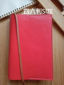 四六判　革のブックカバー　赤色　しおり付きDesign