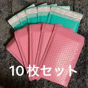 クッション封筒【ピンクとグリーン】梱包資材 プチプチ 袋 テープ付き