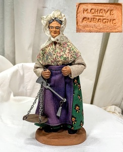 フランス santons/サントン人形/土人形 秤持つ老婦人16cm M.CHAVE プロヴァンス 郷土玩具 工芸品 民芸品 置物 used コレクション 保管品