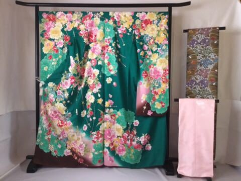 413 振袖3点セット(オーダーで仕立てたお振袖です