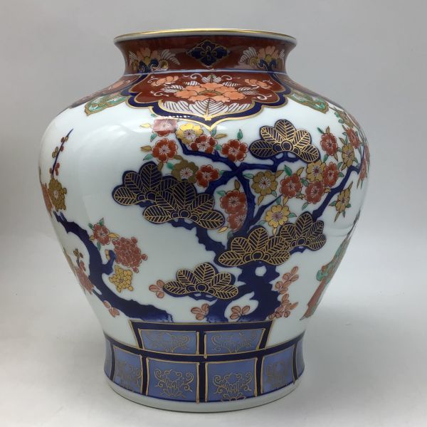 花瓶 有田焼 哲山作 金彩 色絵 花器 飾り壺 梅図 小壺 陶磁器 工芸品