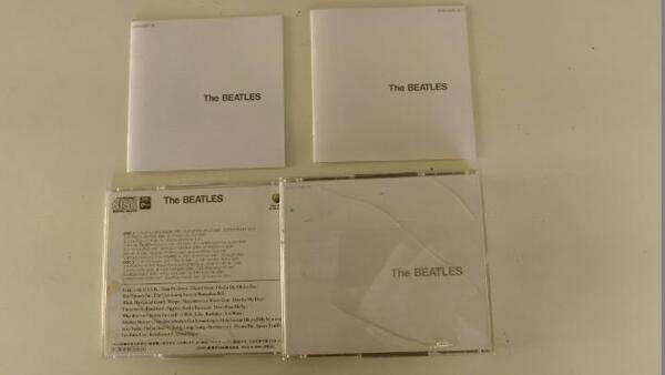 中古品です。CD、2枚組 ビートルズ、THE BEATLES です、状態はケースに折れ、破れ、イタミがあります。
