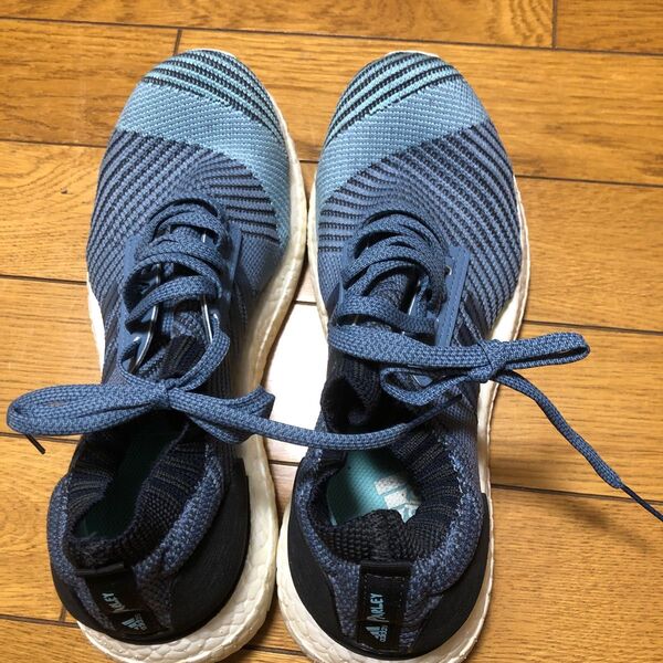 adidasスニーカー