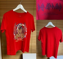 【激安1点のみ 国内正規品】名作 バンドT GU × DEF LEPPARD ジーユー × デフ・レパード ROCKS THE AMERICAS 半袖 Tシャツ L レッド系_画像1