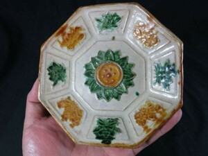 A　遼三彩八角皿　遼時代　10～12世紀　中国　遺跡発掘品　陶器　文化財