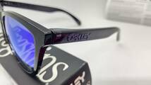 オークリー 偏光 サングラス 送料無料 新品 OAKLEY OO9013 09 FROGSKINS ブラックカラーミラーレンズ_画像4