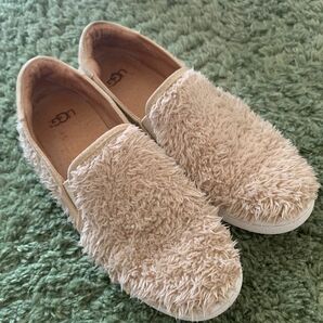 ugg モコモコ　スリッポン スニーカー