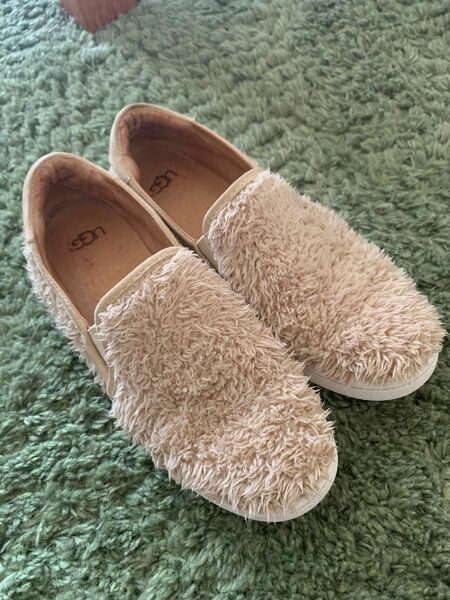 ugg モコモコ　スリッポン スニーカー